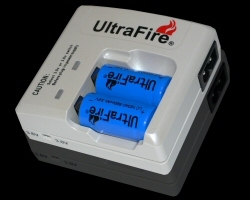 Ultra Fire Li-ion CR 123A Ladegerät 